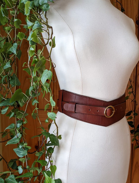 Marilla's leather waist wrap belt